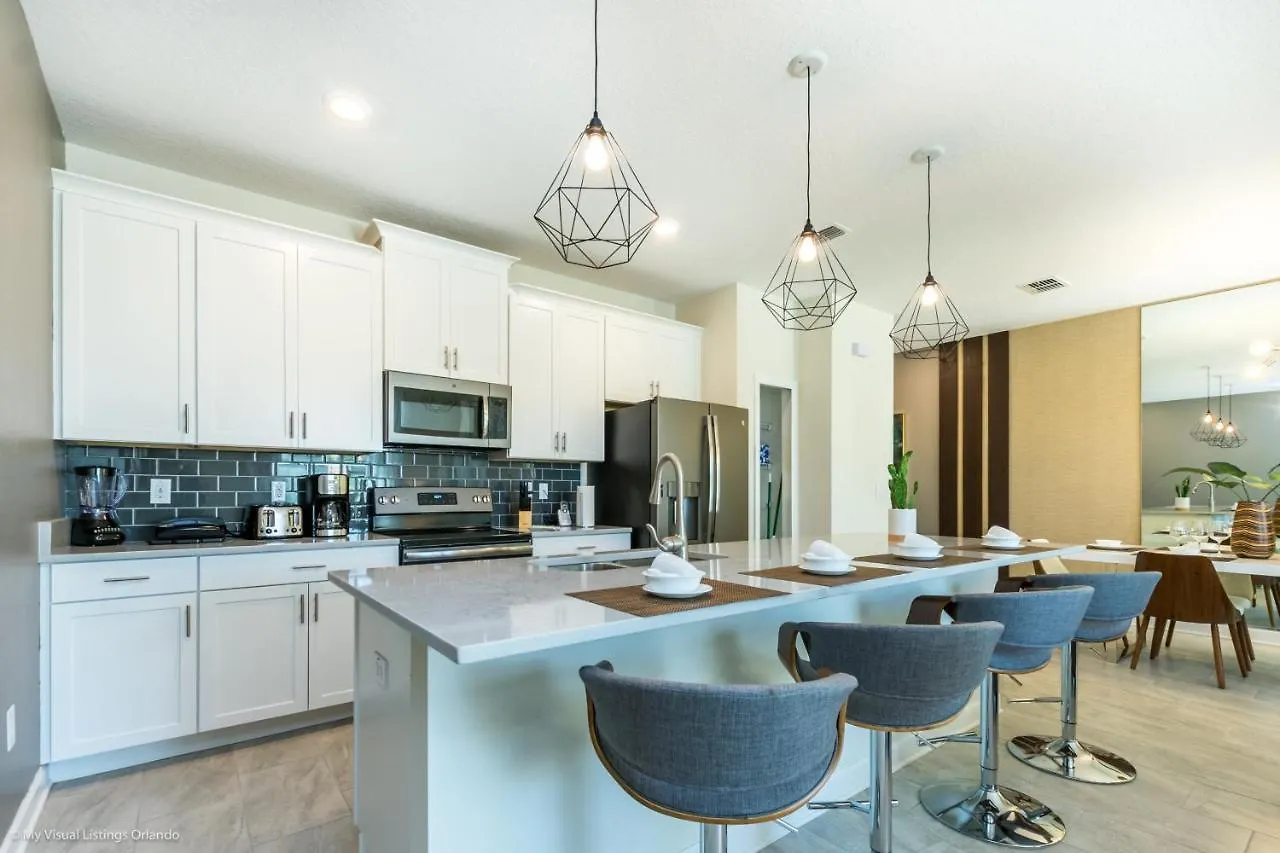 Lovely Town Home With Splash Pool Davenport
