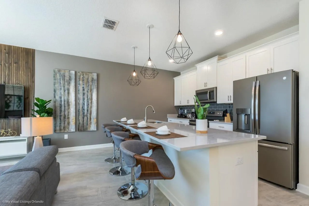 Lovely Town Home With Splash Pool Davenport 0*,