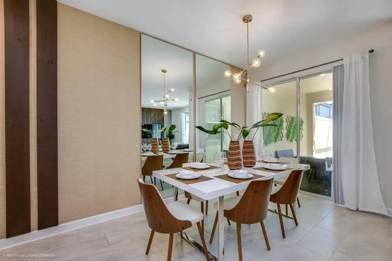 Lovely Town Home With Splash Pool Davenport