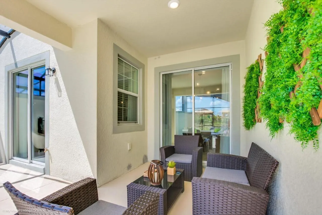 Lovely Town Home With Splash Pool Davenport 0*,